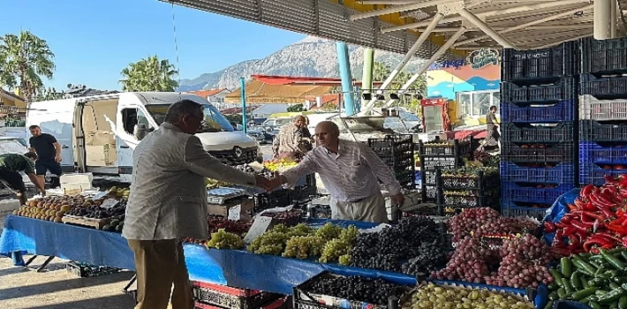 Başkan Topaloğlu’ndan Pazar Esnafı Ziyareti