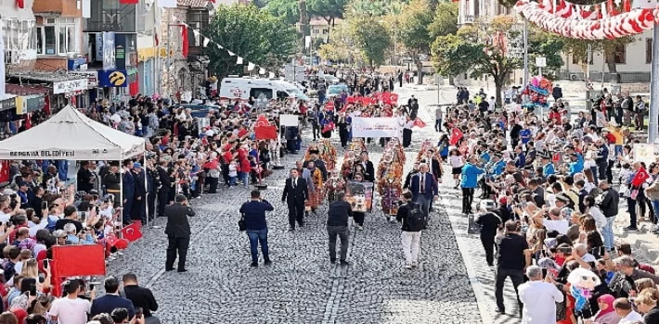 Bergama’da Cumhuriyet Bayramı coşkuyla kutlandı