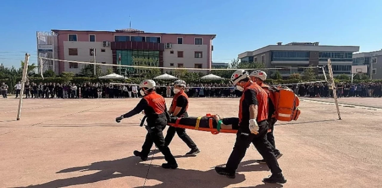 Buca’nın Kahramanlarından Çocuklara Afet Eğitimi