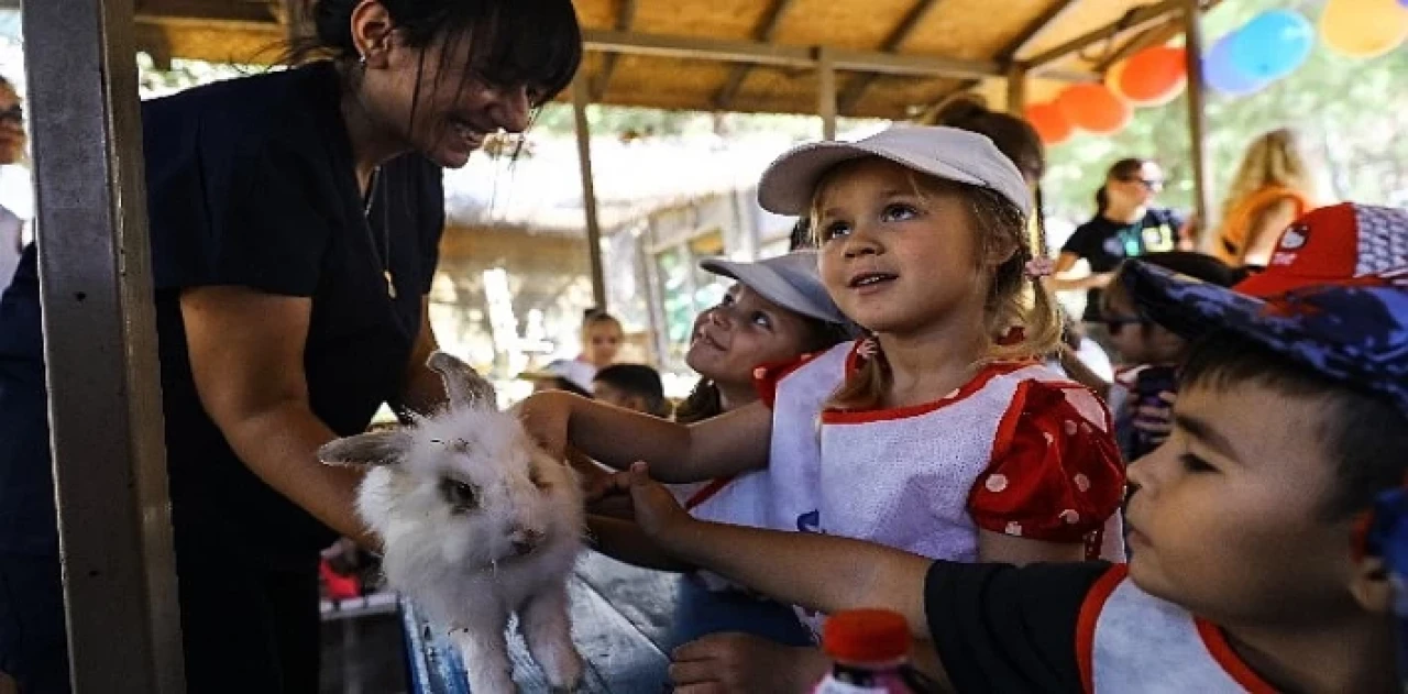 Dünya Hayvanları Koruma Günü’nde Miniklere Eğlenceli Gezi