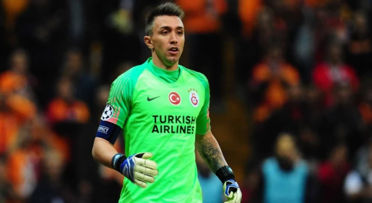 Galatasaraylı Muslera'dan Türk bayraklı paylaşım