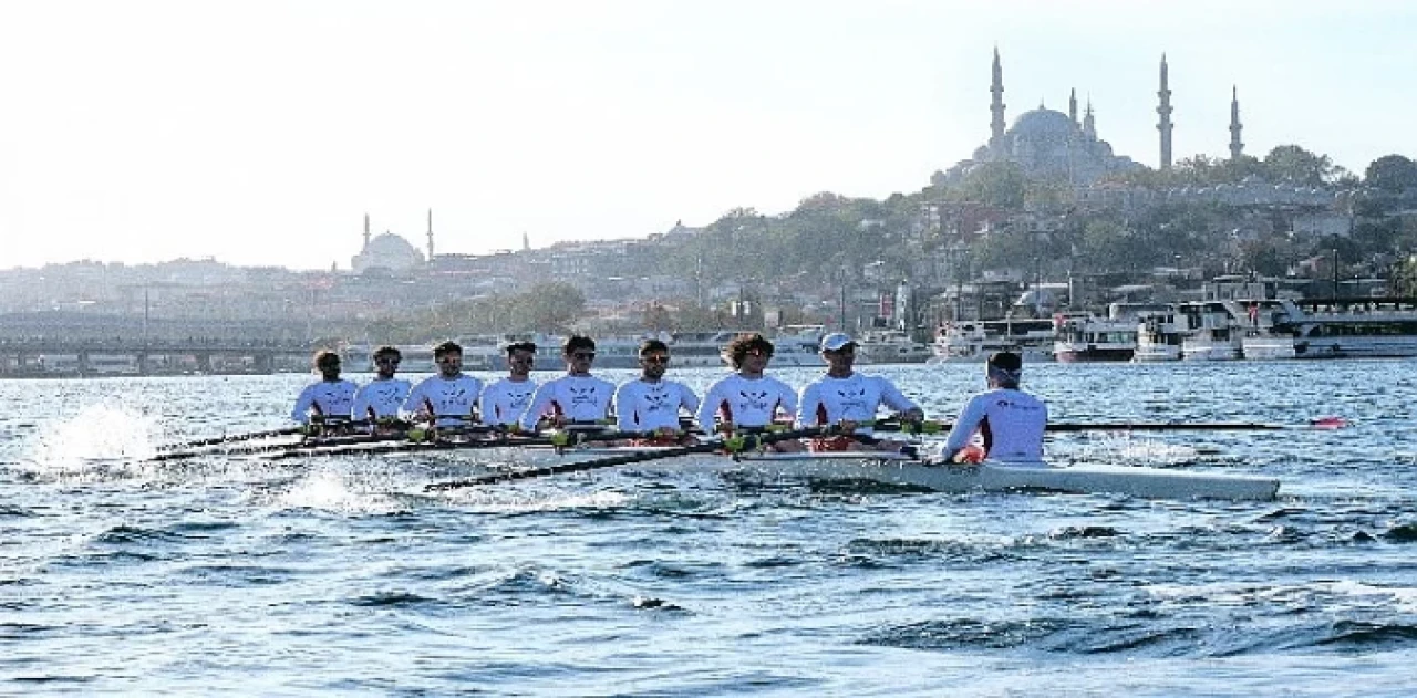 Genç sporcular Cumhuriyet’in 100. Yılında dostluk için 10. kez kürek çekti