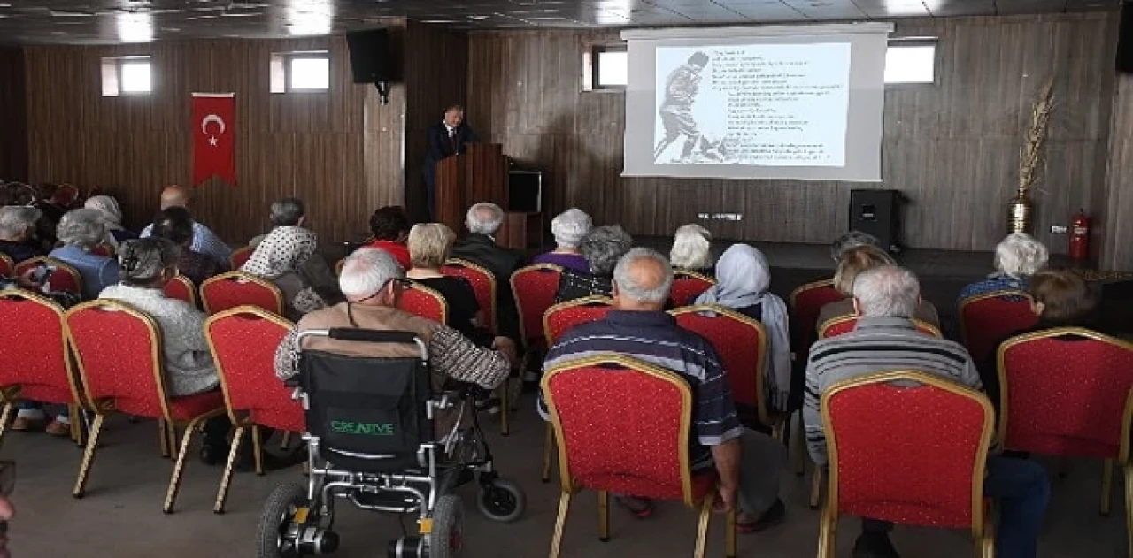 Huzurevi sakinlerine Bilinmeyen Yönleriyle Atatürk konferansı