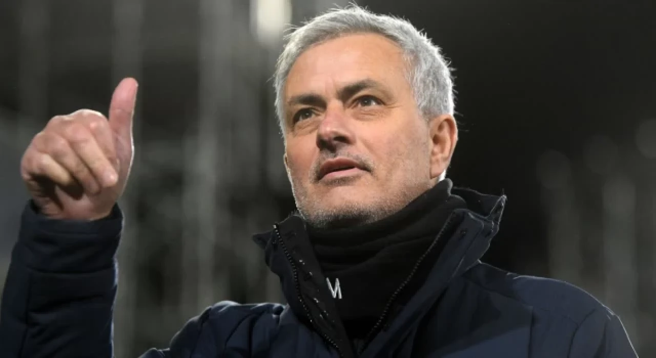 Jose Mourinho, Suudi Arabistan'a teknik direktörlük için kapıları aralıyor