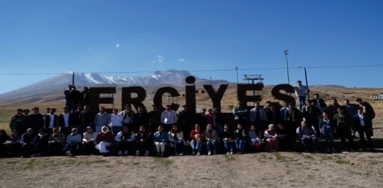 Kayseri Büyükşehir’den üniversitelilere kültür yolu gezisi