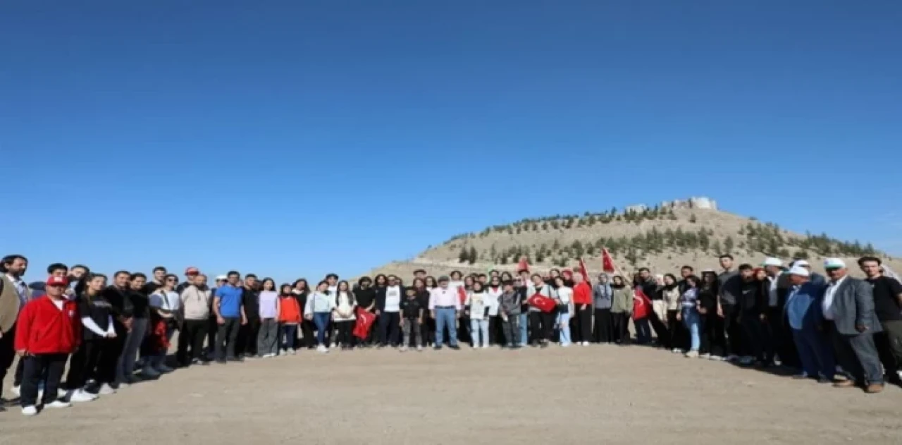 Kayseri Kocasinan’da 100’üncü yıl anısına 100 fidan