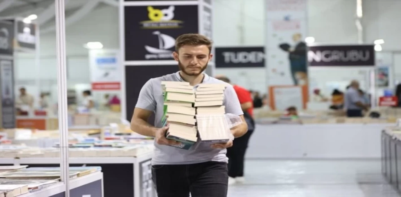 Kitap Fuarı kapılarını Kocaeli Marşı’yla açtı