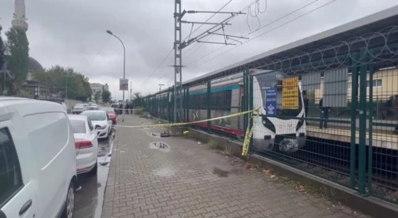 Marmaray seferlerinde aksama; Bir kadın rayların üzerine düştü