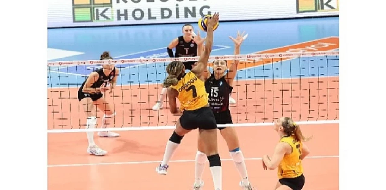 Namağlup lider VakıfBank’tan bir galibiyet daha