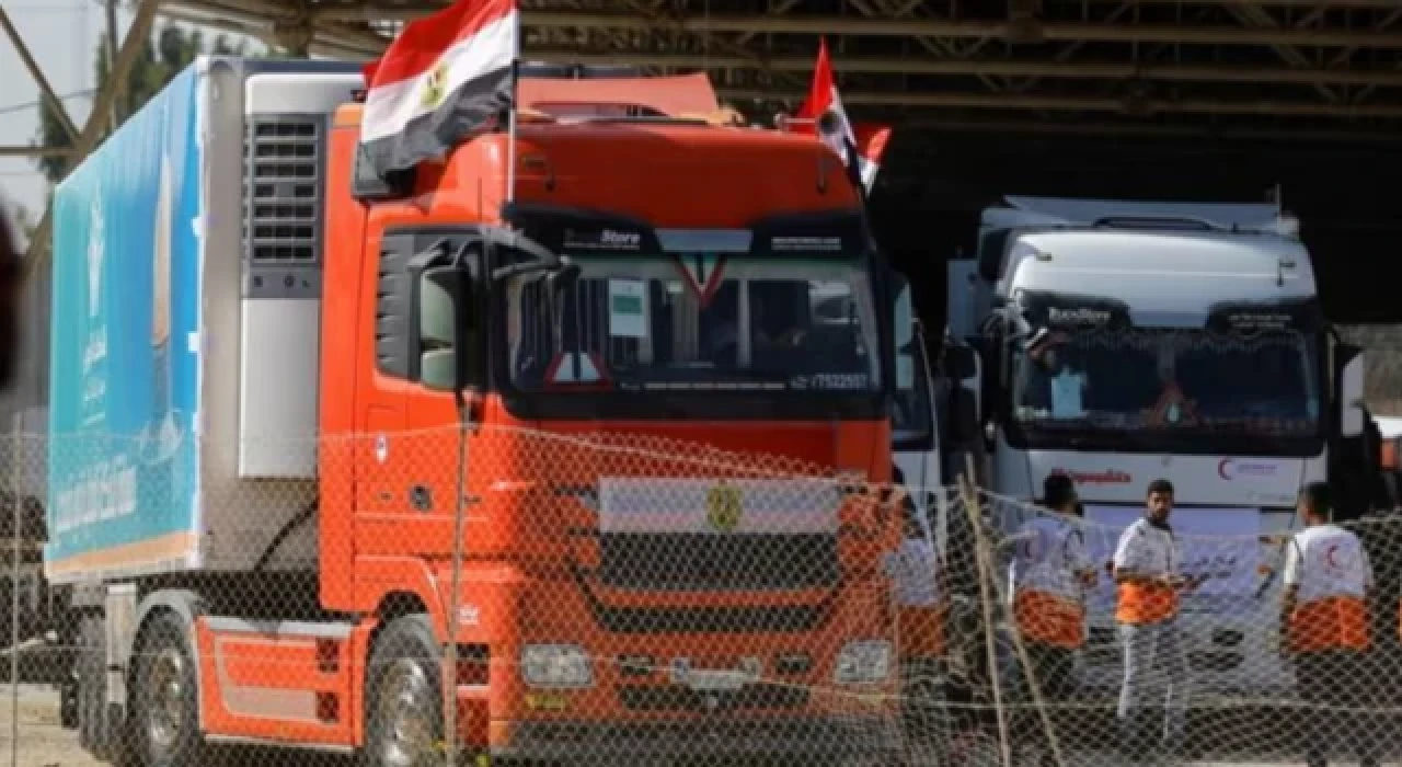 Refah Sınır Kapısı'ndan Gazze'ye ilk insani yardım konvoyu