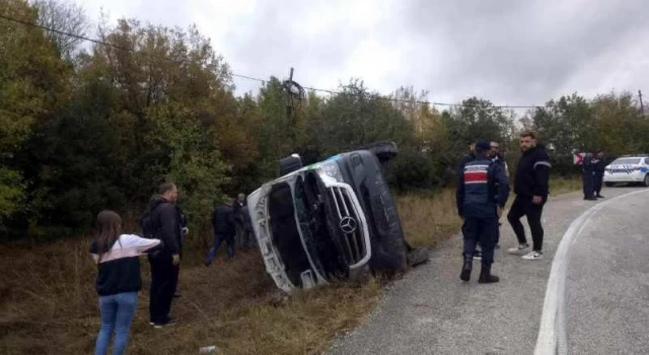 Tekirdağ’da yolcu minibüsü devrildi: 16 kişi yaralandı