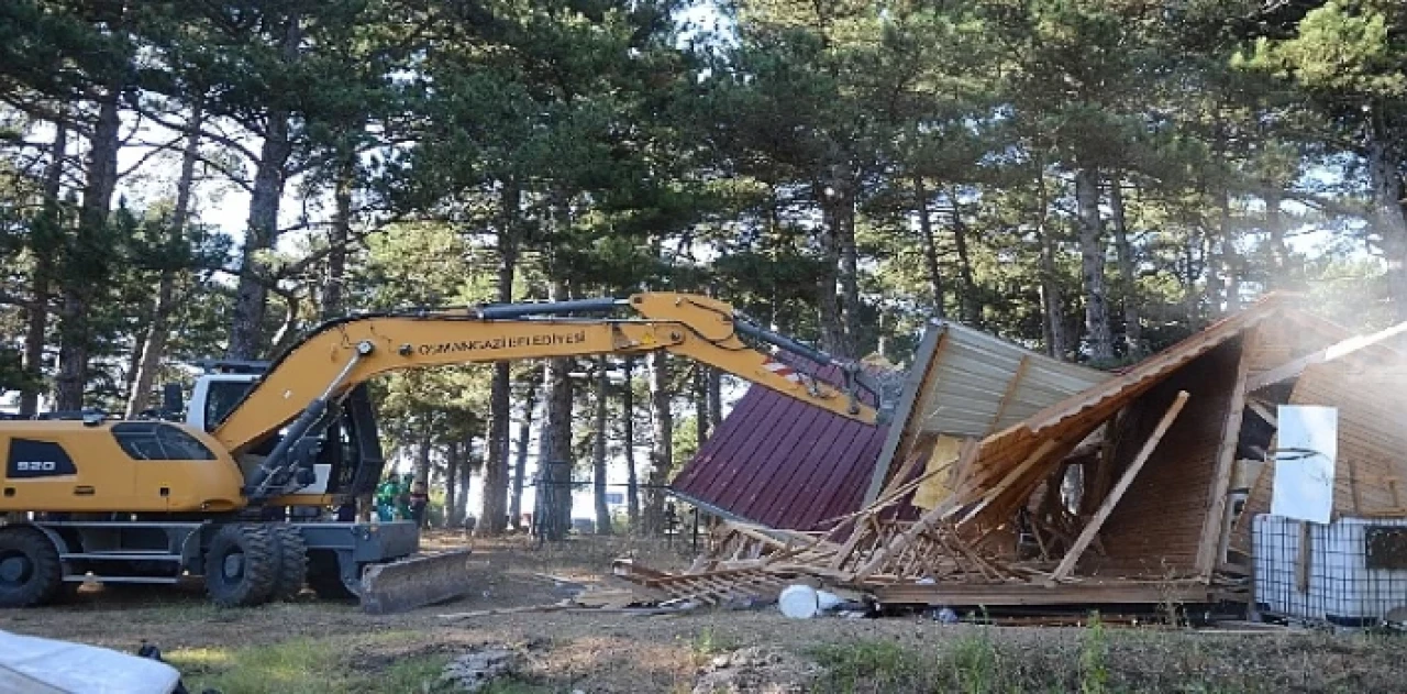 Uludağ Bir Kaçak Yapıdan Daha Temizlendi