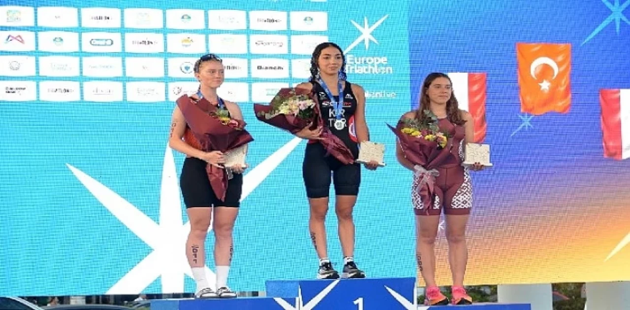 Yenişehir Avrupa Triatlon Kupası’nda milli triatlet Selinay Tuğçe Kır altın madalya kazandı