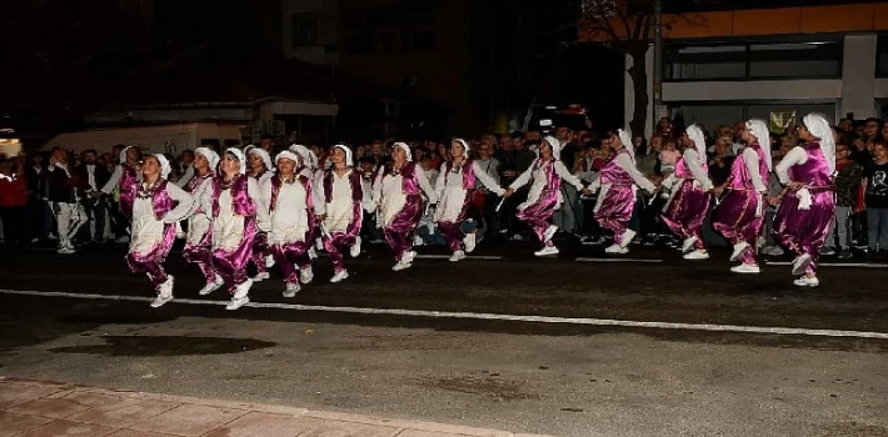 Yüreğimizdeki Cumhuriyet sevdası meydanlara sığmadı