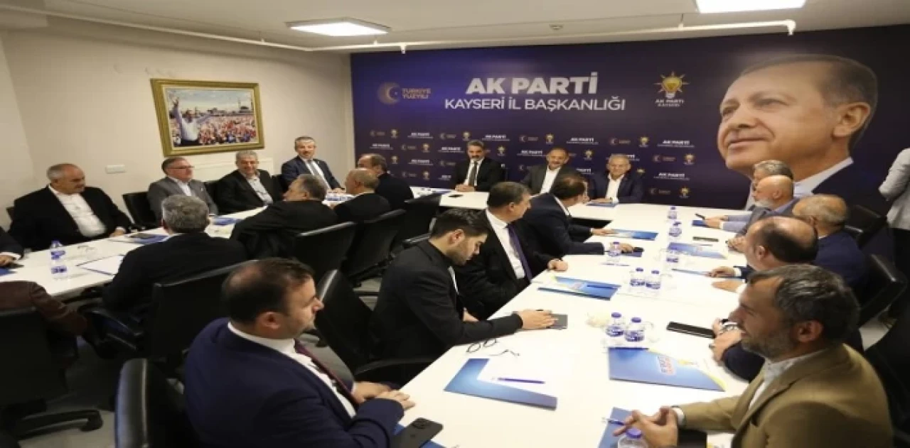 AK Parti Kayseri’den bakan ve başkanlı istişare toplantısı