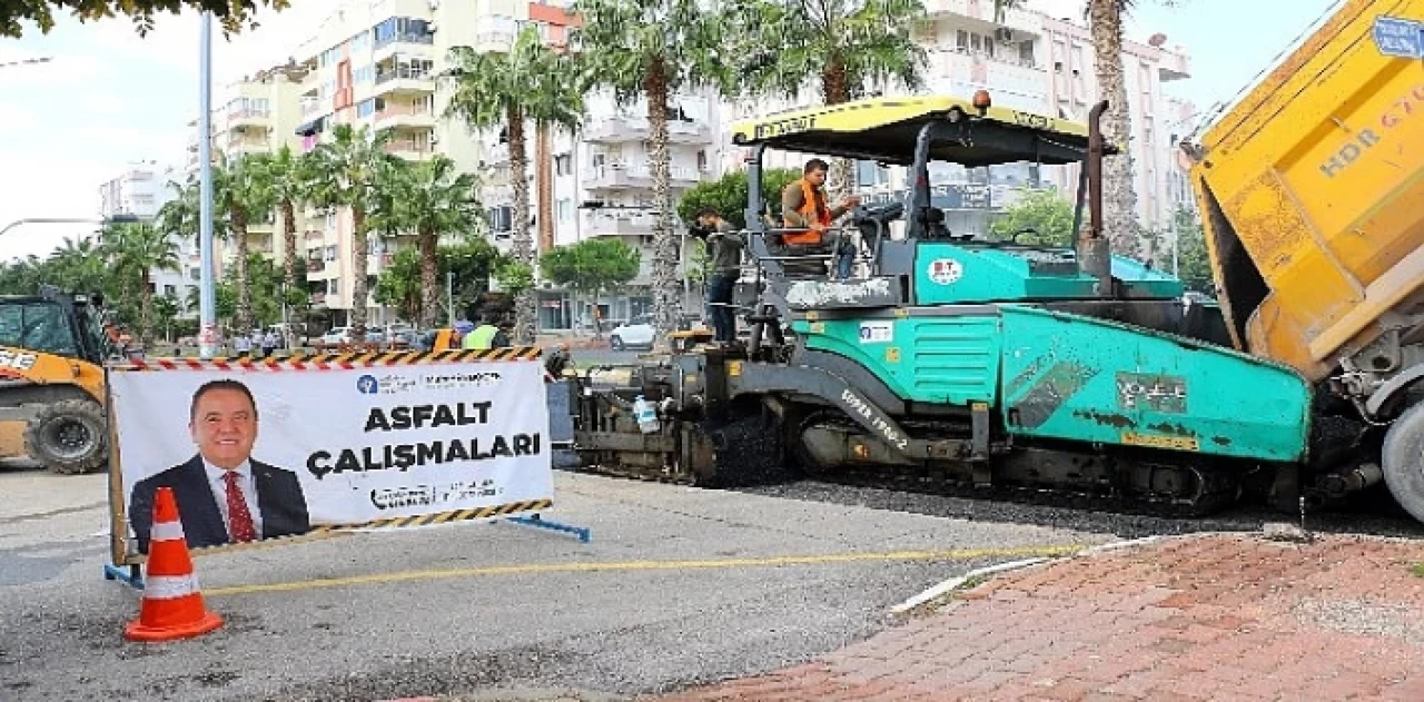 Antalya Büyükşehir’den Portakal Çiçeği caddesine sıcak asfalt