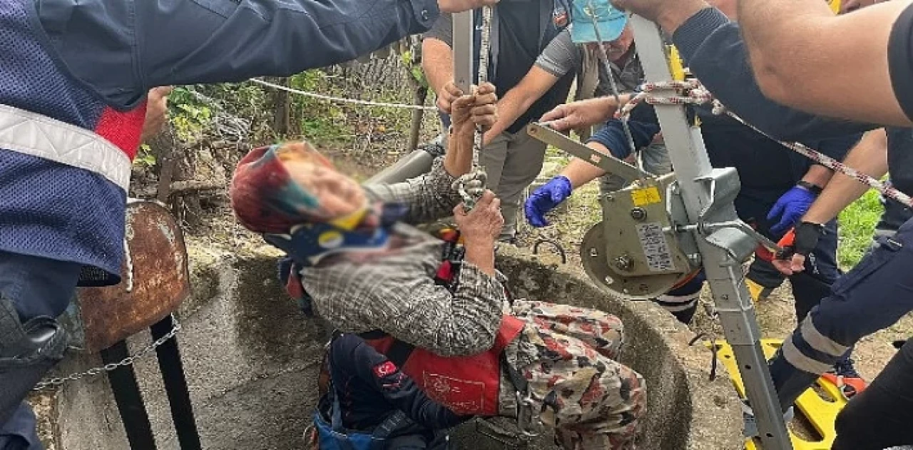 Aydın Büyükşehir Belediyesi İtfaiyesi ekipleri kuyuya düşen yaşlı kadını kurtardı