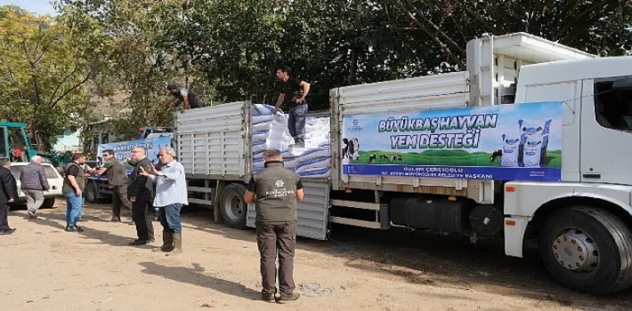 Aydın büyükşehir belediyesi’nden selden etkilenen üreticiye yem desteği