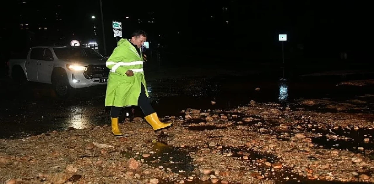 Başkan Abdullah Özyiğit, gece boyunca çalışmaları yerinde inceledi