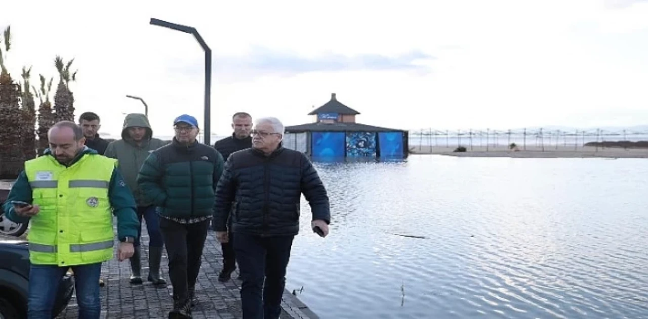 Başkan Deveciler Belediye Ekipleriyle birlikte sahada