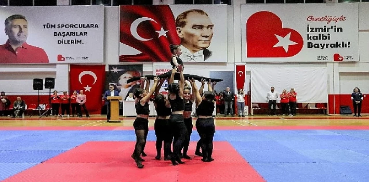 Bayraklı kış spor okulları açıldı