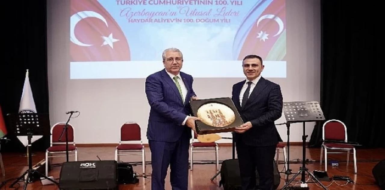 Ege’de “Türkiye Cumhuriyeti’nin 100 Yılı ve Azerbaycan’ın Ulusal Lideri Haydar Aliyev’in Doğumunun 100 Yılı” kutlandı