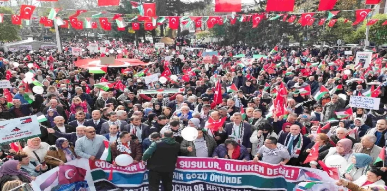 Gölcük’te binlerce kişi Filistin için yürüdü