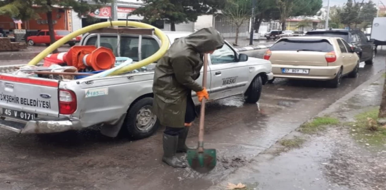 Manisa’da MASKİ’den sağanak yağış mesaisi