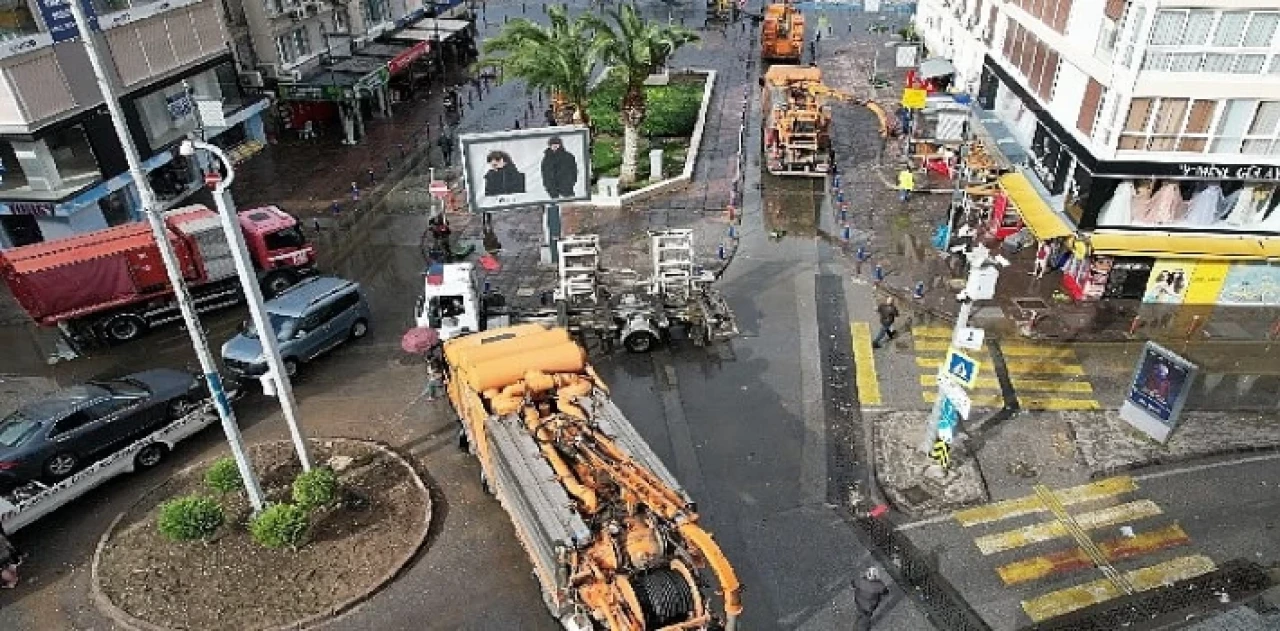 Tsunami etkisi yaratan afet sonrası mağdurlara yardım eli