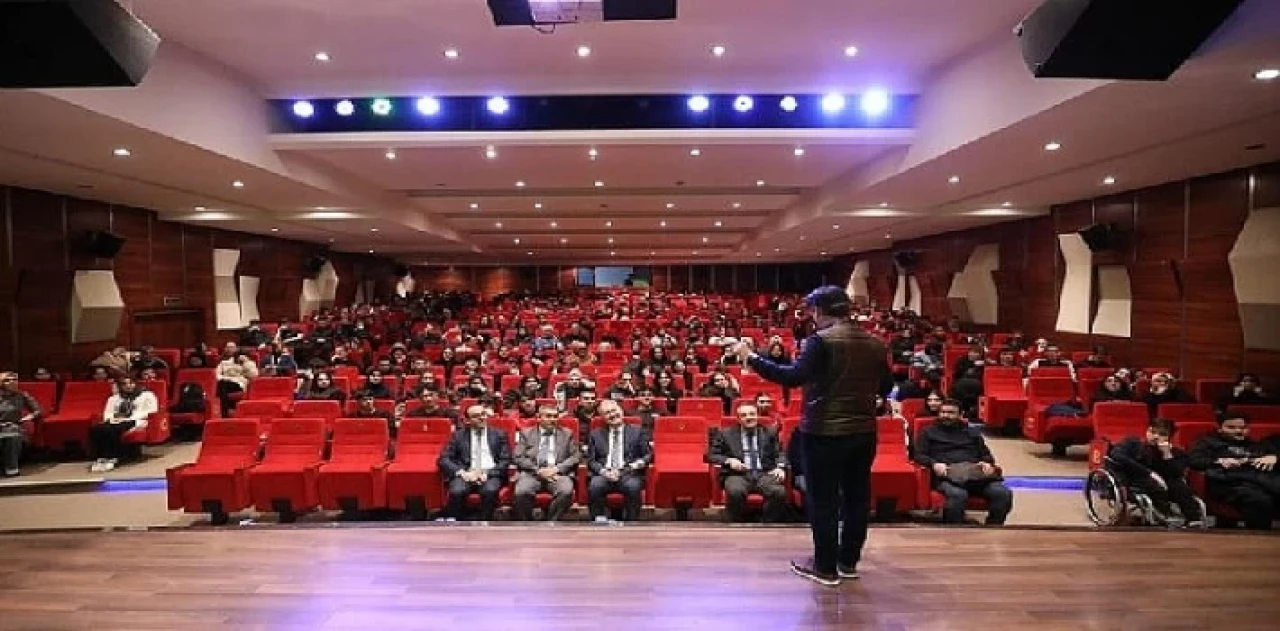 YKS Sınavına Hazırlanan Öğrencilere Motivasyon Semineri