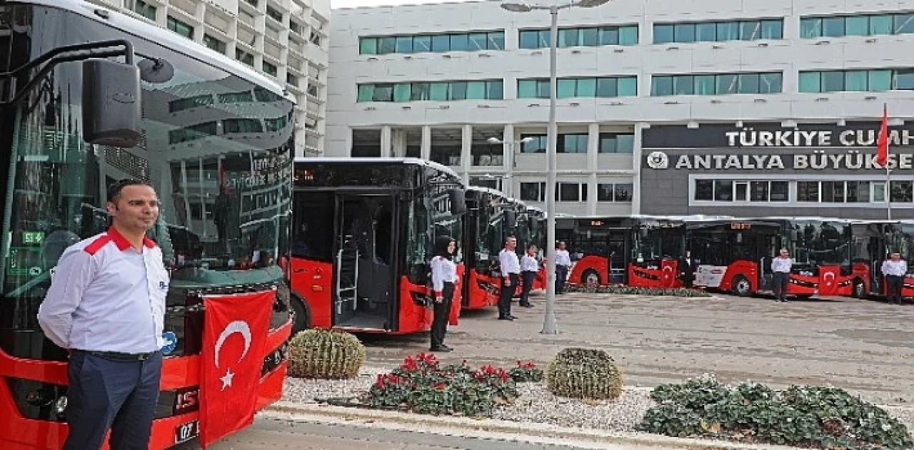 Antalya Büyükşehir toplu taşıma filosuna 20 yeni otobüs kattı 