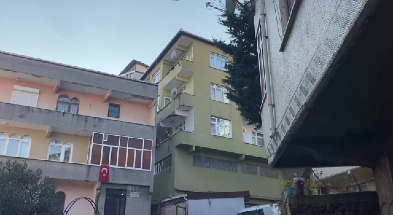 Bebeğini banyoda doğurdu, apartman boşluğundan aşağı attı!