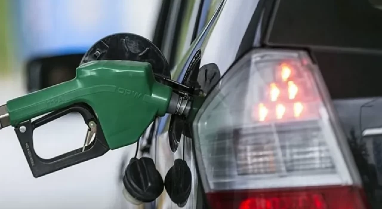 Benzine 1 lira 49 kuruş zam bekleniyor