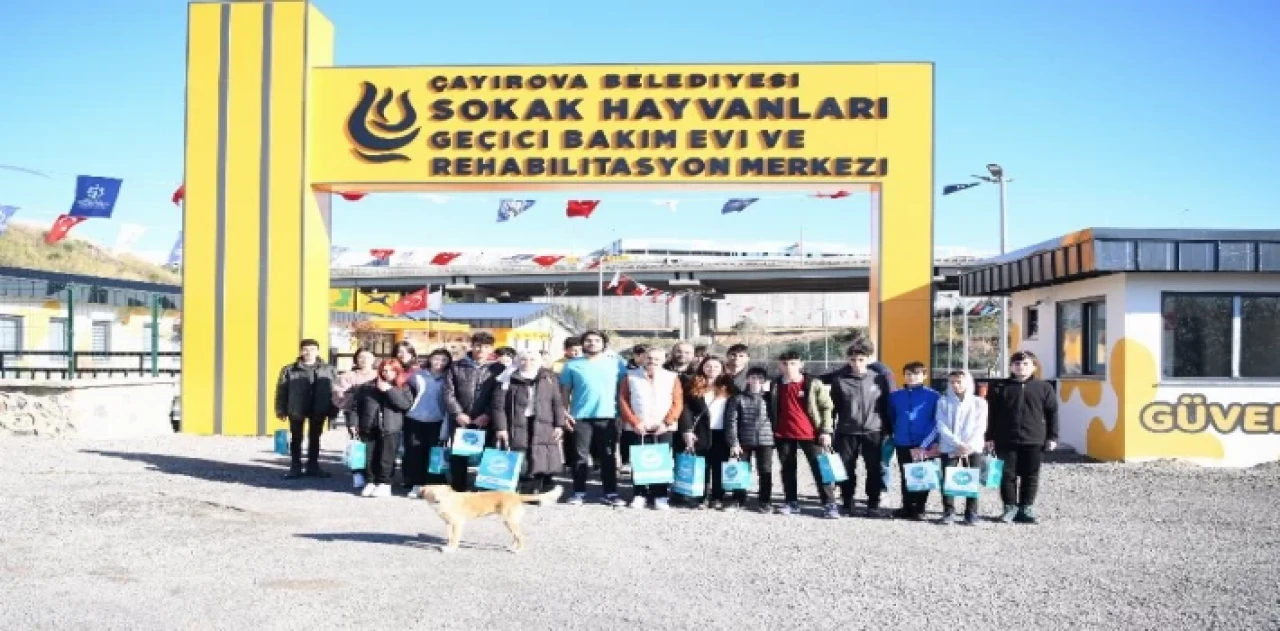 Çayırovalı öğrencilerden bakımevine ziyaret