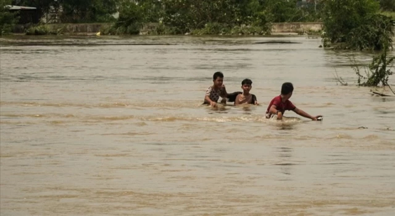 Filipinler'deki Kabayan tropikal fırtınası binlerce kişiyi yerinden etti