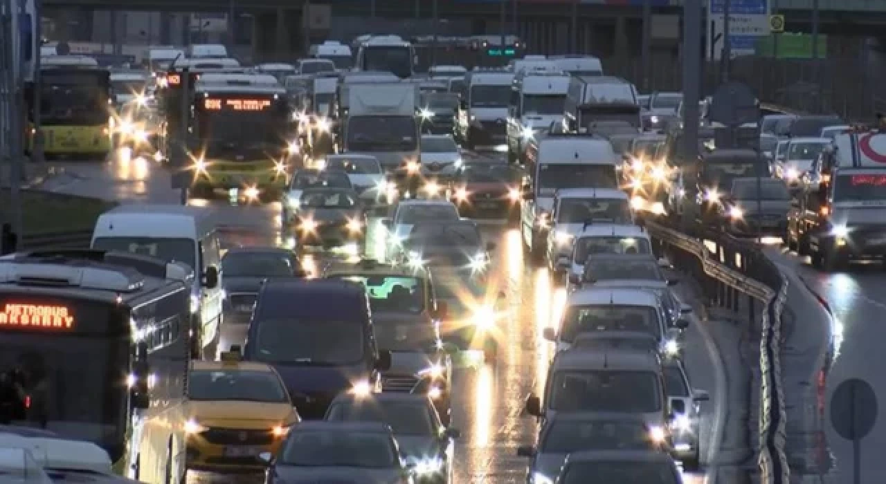 İstanbul'da trafik yoğunluğu yüzde 85'e çıktı