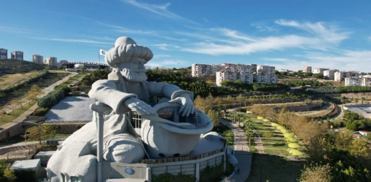 İzmir Karabağlar’da Nasreddin Hoca’ya ziyaretçi akını