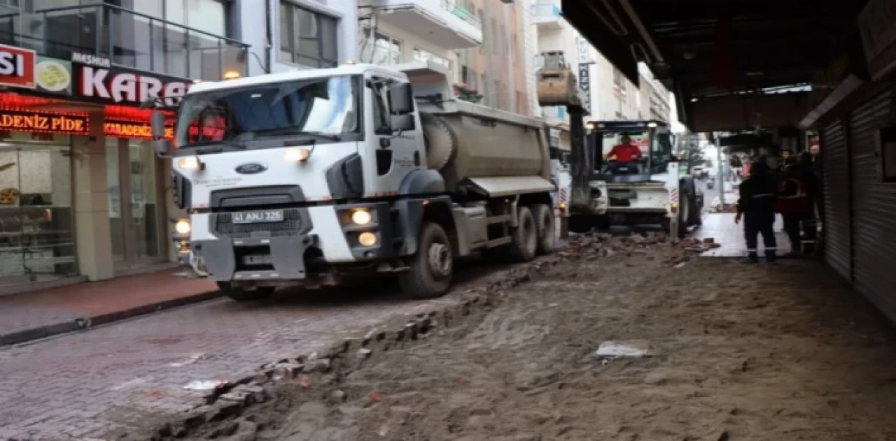 İzmit’in o caddesi öz kaynaklarıyla yenileniyor