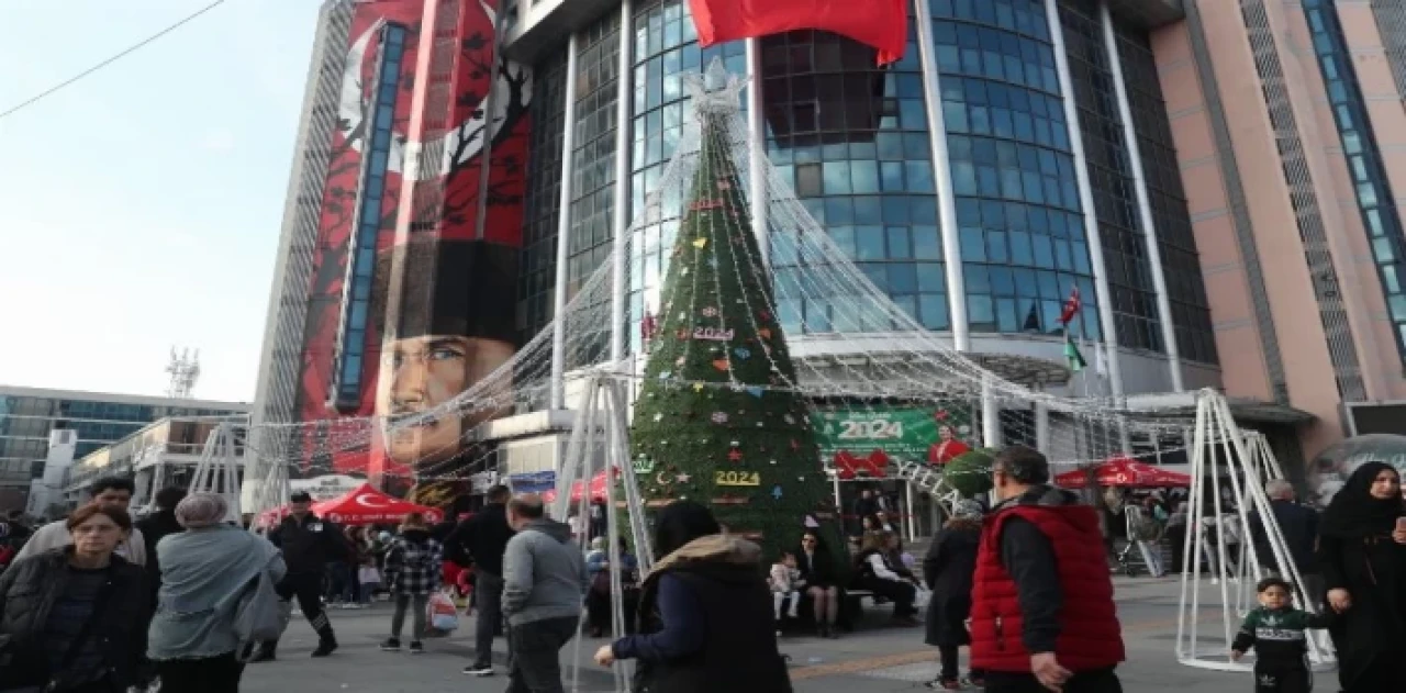 İzmit’te yeni yıl coşkusu meydana taştı