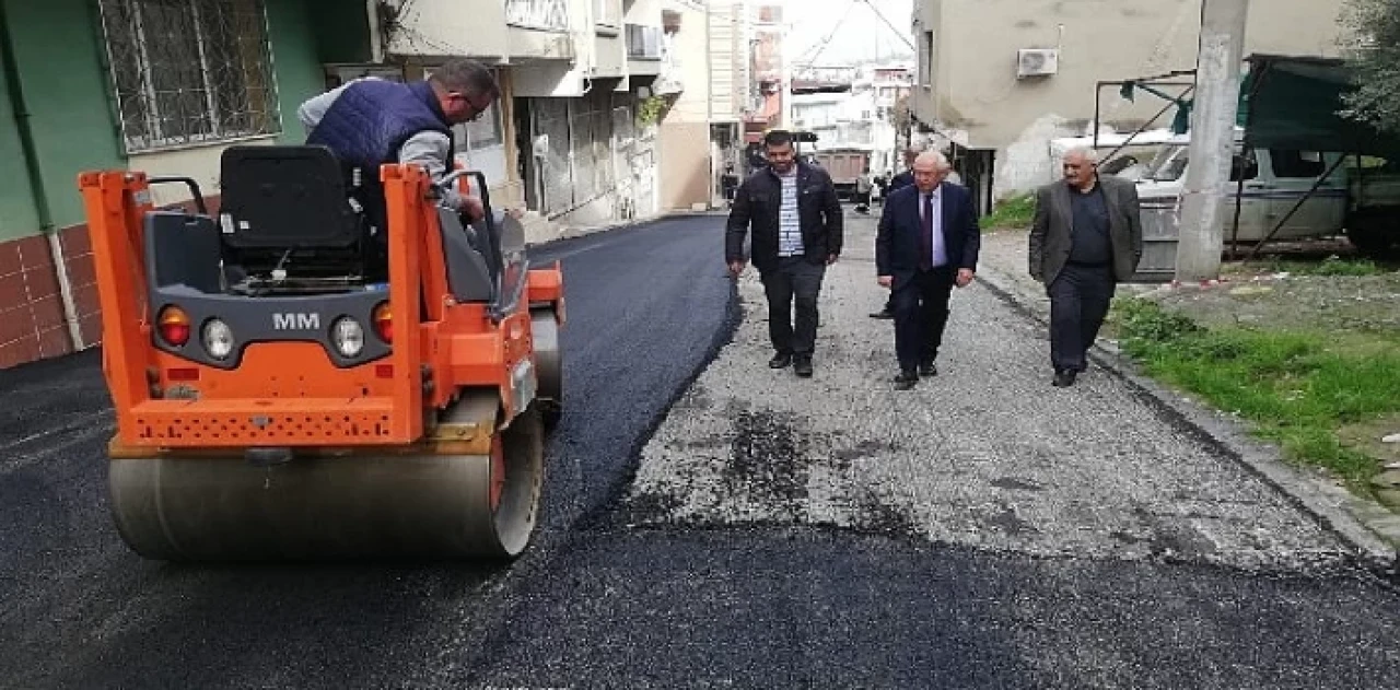 Karabağlar’da asfaltlamalar aynı hızla devam