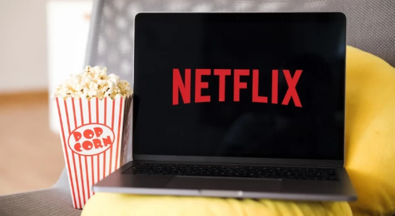 Netflix'in gizli kodları: Yılbaşı filmleri kolaylıkla nasıl bulunur?