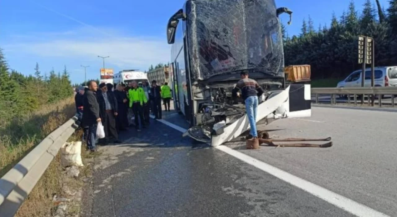 TEM'de kaza: Yolcu otobüsü, TIR'a arkadan çarptı, yaralılar var