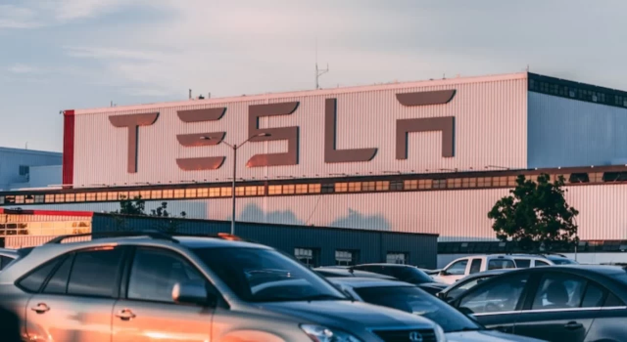 Tesla, 120 bin 423 aracını geri çağırdı