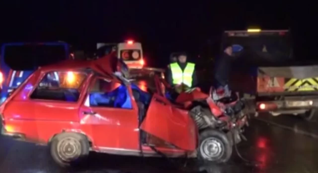 Tokat'ta kamyona arkadan çarpan minibüsteki 5 kişi hayatını kaybetti