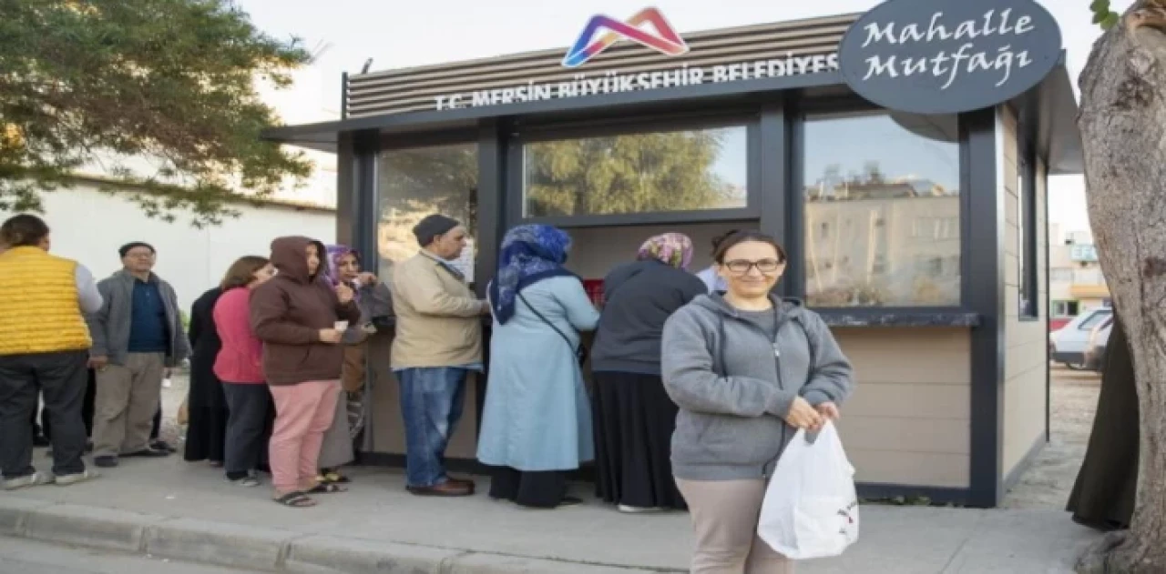 3 çeşit yemek 10 lira! Herkes Mahalle Mutfakları’na koştu