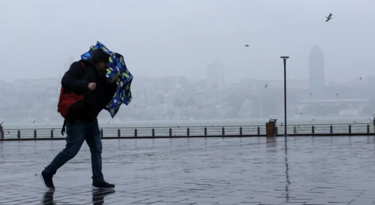 AKOM tarih verdi: Soğuk ve yağışlı hava İstanbul'u ne zaman terk edecek?