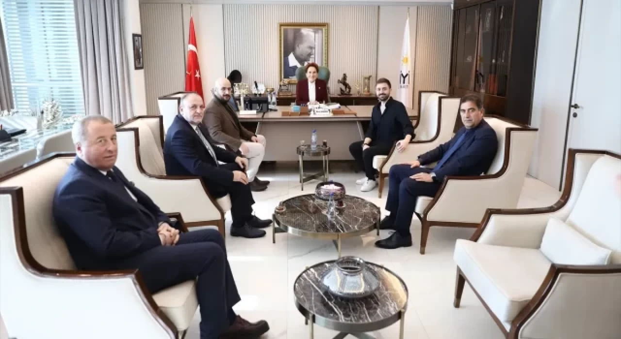 Akşener, paylaşımları sebebiyle yargılanan gazeteci Kafkas ve Çardaklı ile görüştü