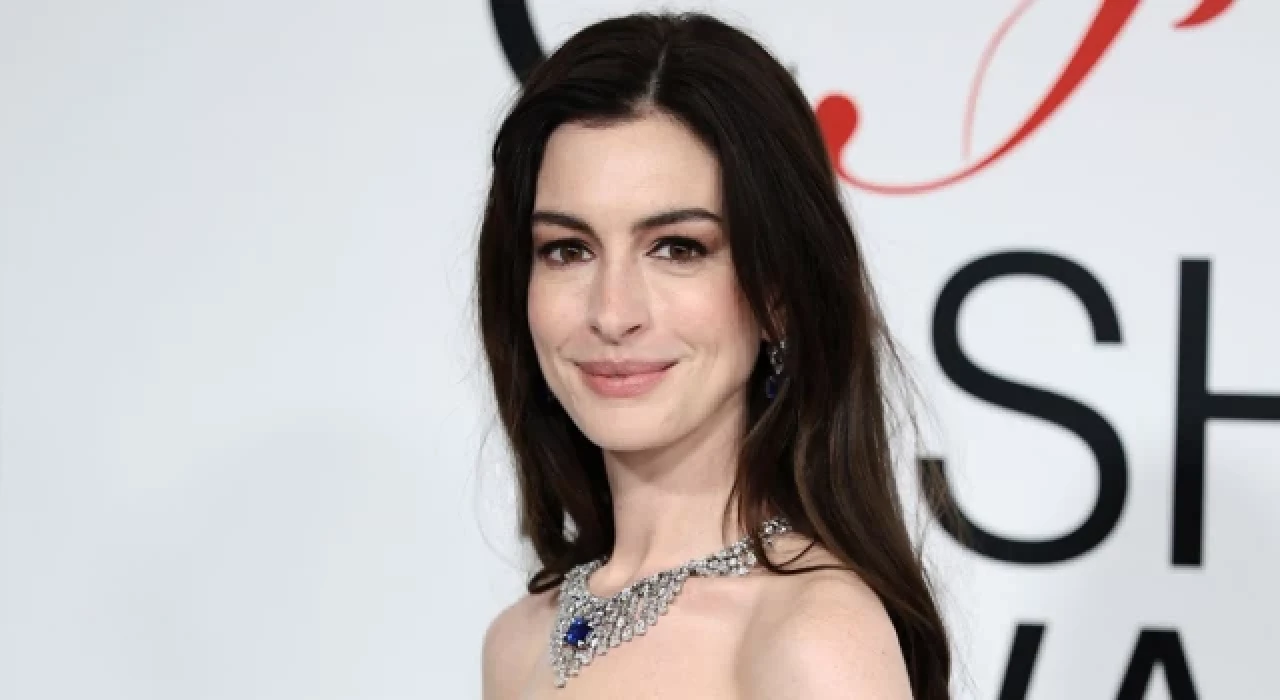 Anne Hathaway'den cesur davranış: İşçilerin grevine destek için Vanity Fair dergisinin fotoğraf çekimini terk etti