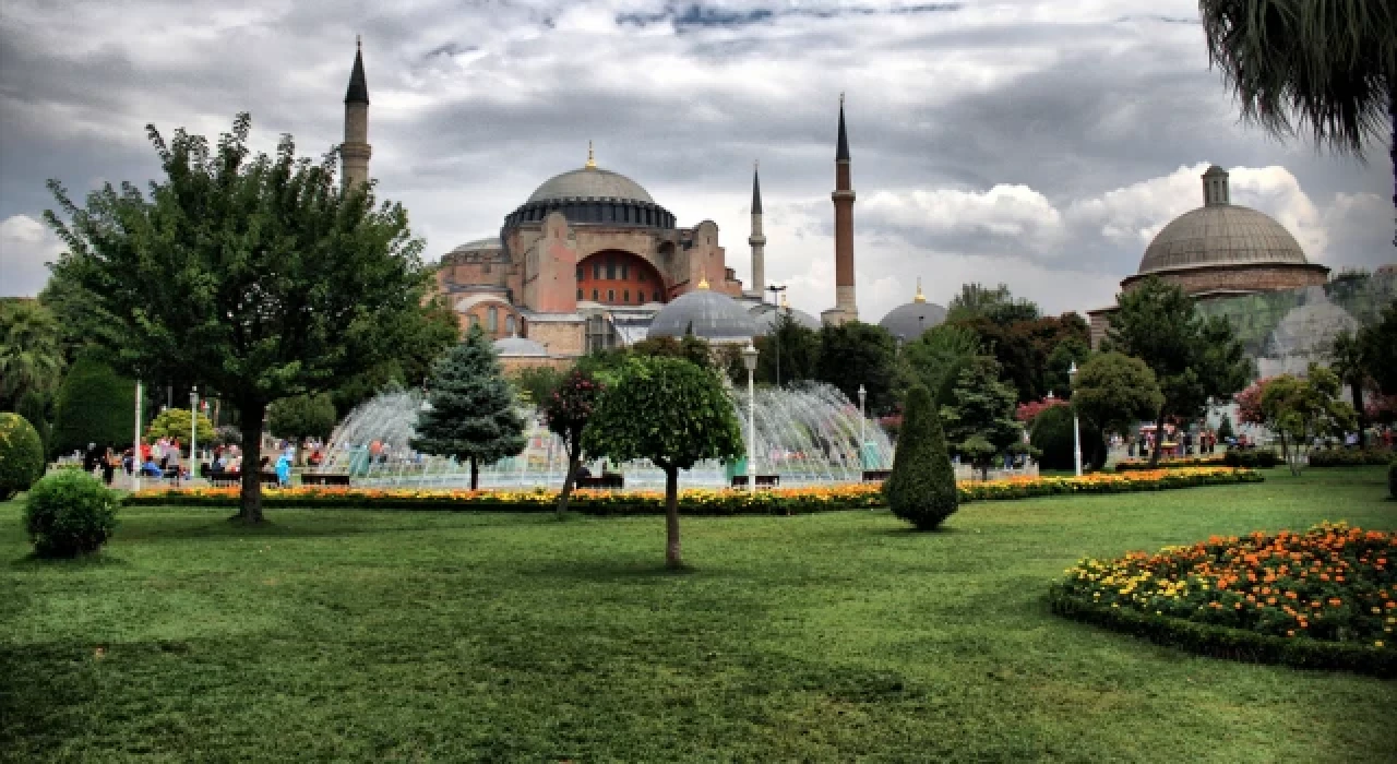 Ayasofya artık turistler için ücretli!