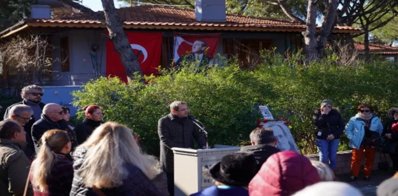 Ayvalık’taki evi önünde Uğur Mumcu’ya anma